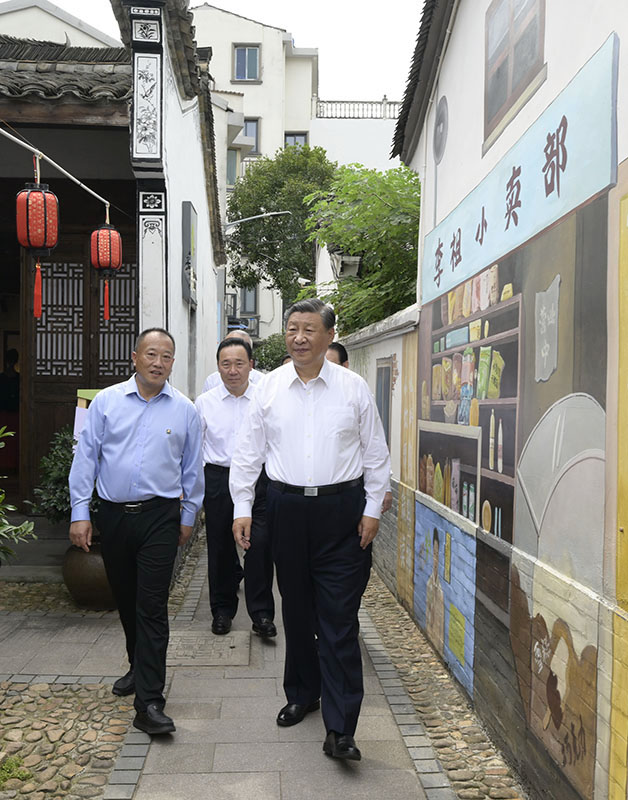 习总书记在李祖村考察