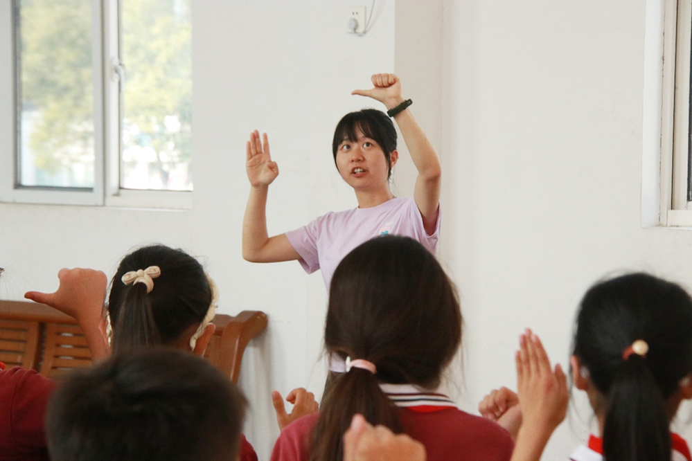 我院老师在春建乡中心小学授课